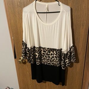 EXCELLENT Condition 3XL Leopard Block Shirt